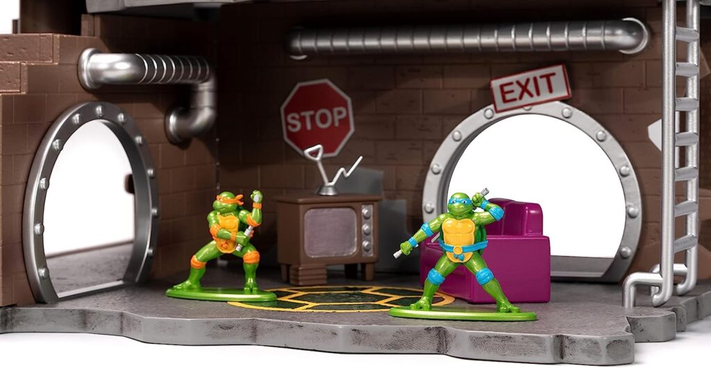 Teenage Mutant Ninja Turtles Turtle Lair Nano Scene w/ 1.65 Die-Cast Collectible Figures, Toys for Kids and Adults